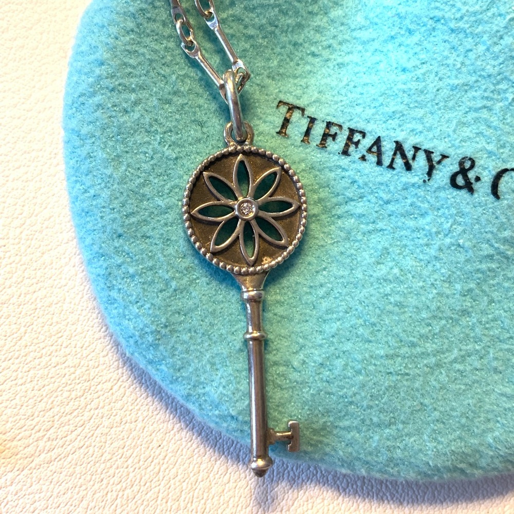 Sterling Silver Diamond Tiffany & Co Key Pendant Necklace Daisy